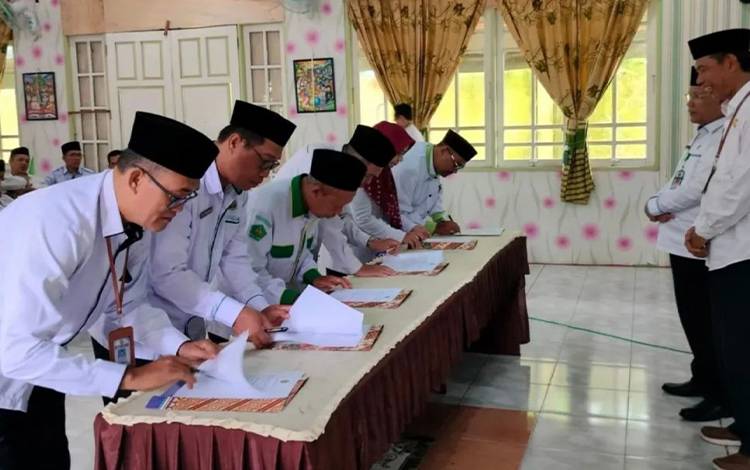 ASN Kemenag Kapuas Lakukan Penandatanganan Pakta Integritas