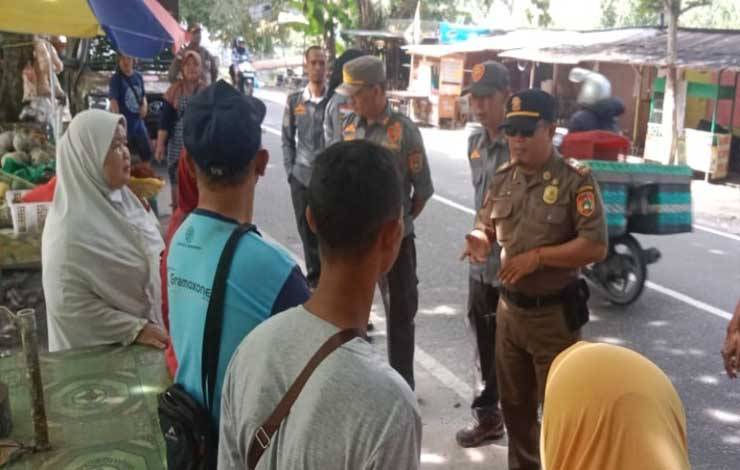 Satpol PP Kobar Tertibkan PKL yang Ganggu Ketertiban Umum