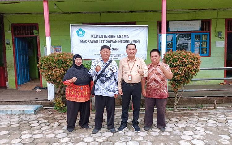Kepala MIN 5 Kota Palangka Raya Belajar ke MIN 1 Katingan