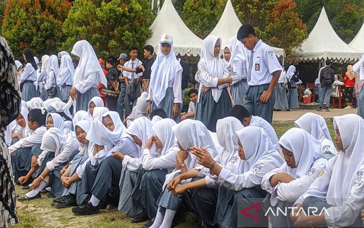 Wabup Ajak Pemilih Pemula di SMKN 1 Sampit Gunakan Hak Pilih