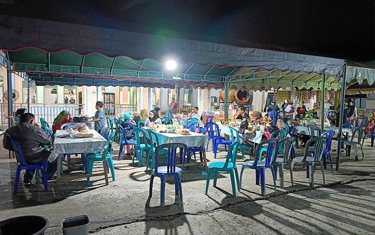 Jemaah Haul Guru Sekumpul yang Melintasi Tamiang Layang Bisa Makan Gratis di Masjid Agung Ar-Rahman