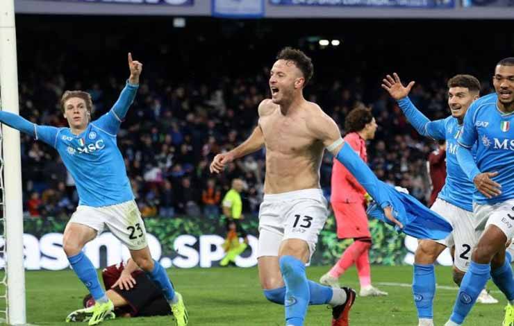 Selebrasi Amir Rrahmani setelah mencetak gol kedua untuk Napoli dalam pertandingan liga Italia lawan Salernitana di Stadio Diego Armando Maradona pada 13 Januari 2024. ANTARA/HO-SscNapoli.it