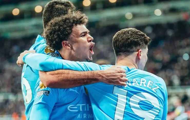 Manchester City Tempel Liverpool Usai Menang 3-2 atas Newcastle