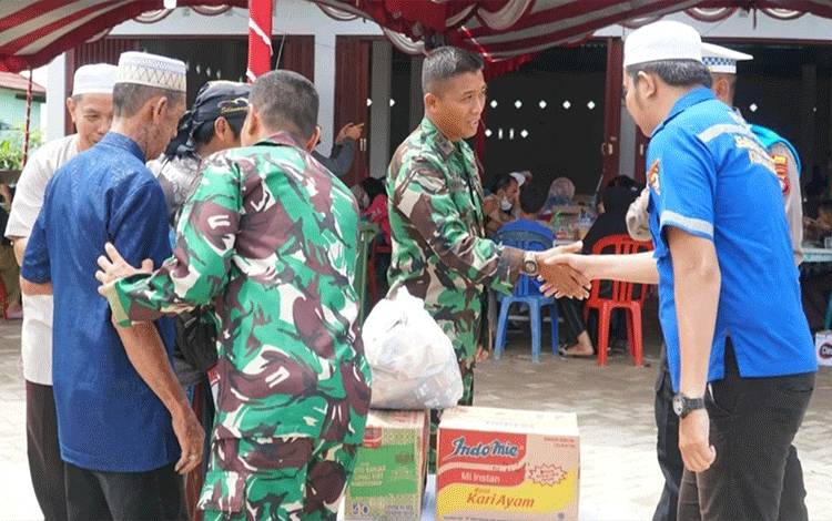Sambangi Rest Area Jemaah Haul Guru Sekumpul, Dandim 1011 Kuala Kapuas Beri Bantuan