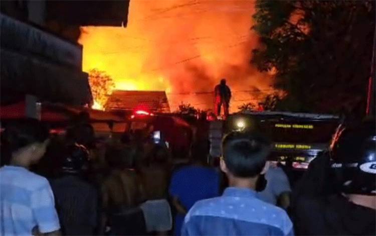 Empat Rumah di Kampung Kumai Kuala Pembuang Terbakar