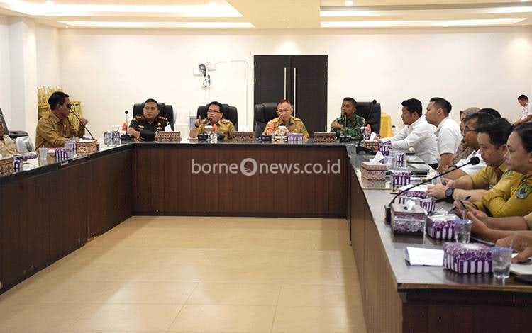 Pj Bupati Kapuas Ikuti Rakor Pengendalian Inflasi dengan Kemendag Secara Virtual