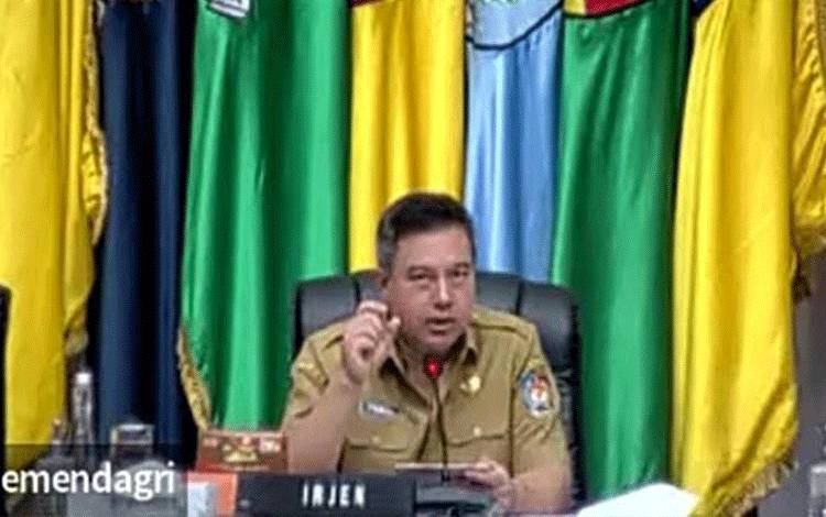 Inspektur Jenderal (Irjen) Kemendagri, Tomsi Tohir saat memimpin rakor secara virtual bersama pemerintah daerah dan leading sektor terkait, Senin, 15 Januari 2024.?(FOTO:ABDAN)