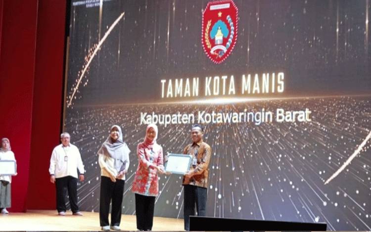 DP3AP2KB Kobar Raih 5 Penghargaan Tingkat Nasional dan Provinsi pada 2023