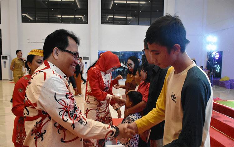 Hadiri Natal Gabungan Korwil dan K3S Serta Guru SD Kecamatan Selat, Ini Harapan Pj Bupati