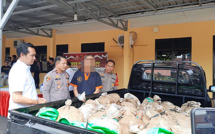 Polisi Tangkap Seorang Penjual Minuman Keras Arak