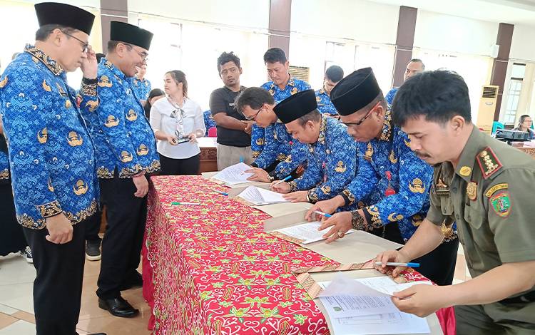 Pemkab Barito Timur Adakan Penandatanganan Pakta Integritas bagi Semua Kepala Perangkat Daerah