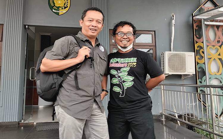 Kepala UPTD Puskeswan Kota Palangka Raya, drh Eko Hari Yuwono (kiri).(FOTO: TESTI PRISCILLA)