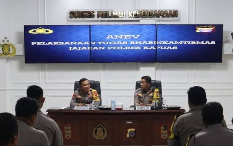 Kapolres Kapuas Pimpin Anev Bhabinkamtibmas Tekankan Netralitas Anggota