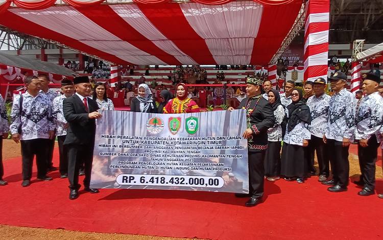 Pemkab Kotim Terima Hibah Peralatan Pengendalian Kebakaran dari Pemprov Kalteng