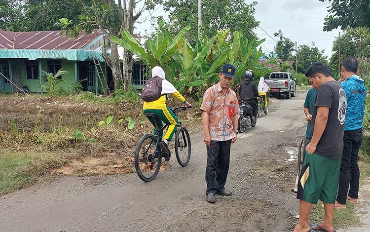 Dinas PUPR PKP Kapuas Segera Tangani Jalan Rusak di Gang BPP
