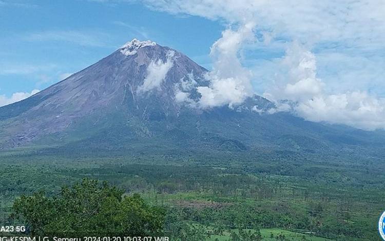 Gunung Semeru di Lumajang Erupsi Dua Kali