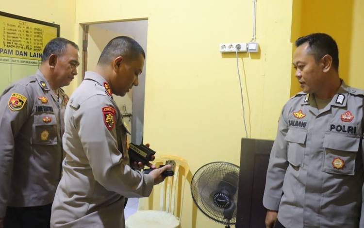 Kapolres Kobar Cek Kelengkapan Senpi
