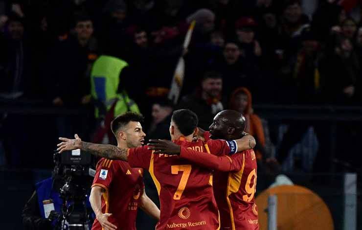 Roma Menang 2-1 atas Verona pada Laga Debut Pelatih De Rossi
