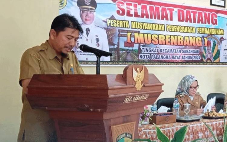 Kepala Bappedalitbang Palangka Raya, Fauzi Rahman saat membuka Musrenbang. (FOTO: HUMAS)