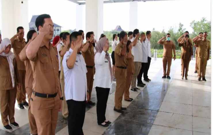 Apel pegawai DPRD Palangka Raya di gedung baru. (FOTO: SETWAN)