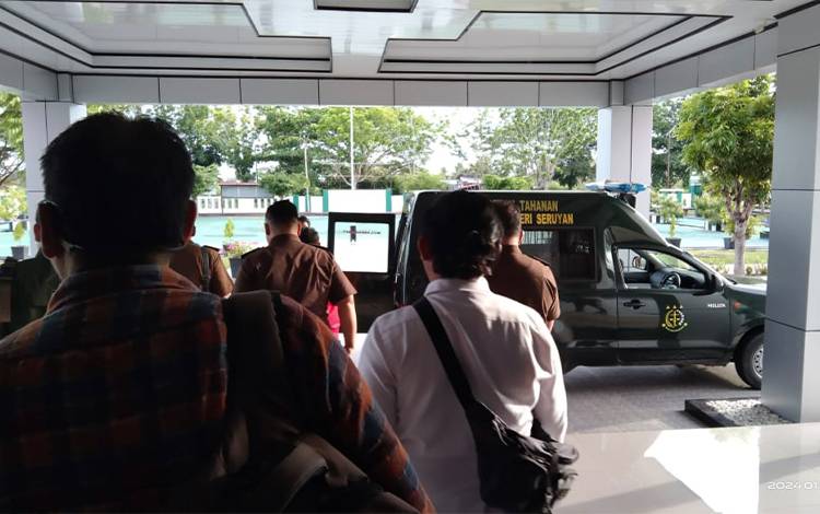 Dugaan Korupsi Proyek IKM, Kadis Perindagkop Ditahan Kejari Seruyan