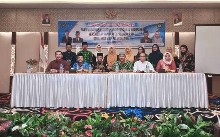 Rapat pembahasan persiapan Asesmen Madrasah atau AM siswa kelas VI Tahun 2024.(FOTO: Dokumentasi Asdi untuk Borneonews)