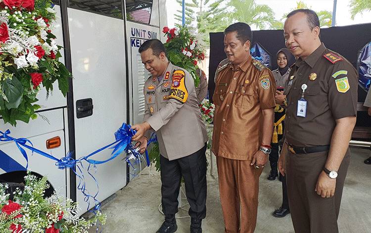 Bus Pelayanan SIM Keliling Polres Seruyan Resmi Diluncurkan
