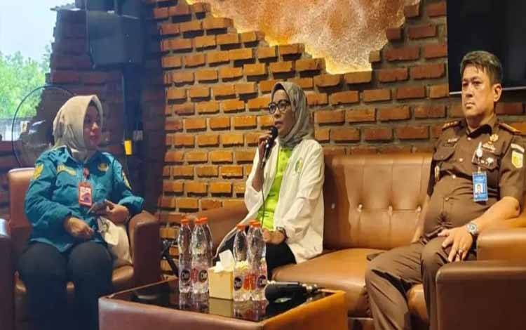 Pj Wali Kota Palangka Raya saat memberikan arahan terkait optimalisasi PAD. (FOTO: BN)