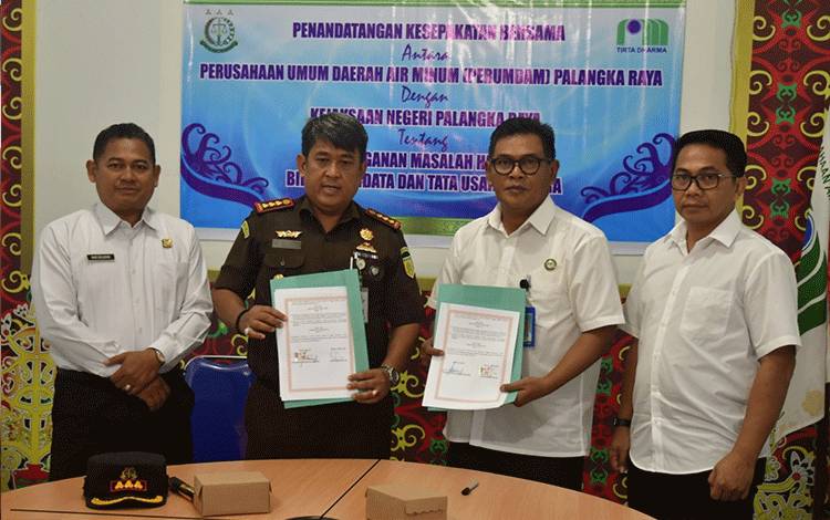 Perumdam Palangka Raya Teken MoU dengan Kejari untuk Penyelesaian Tunggakan Rekening Pelanggan