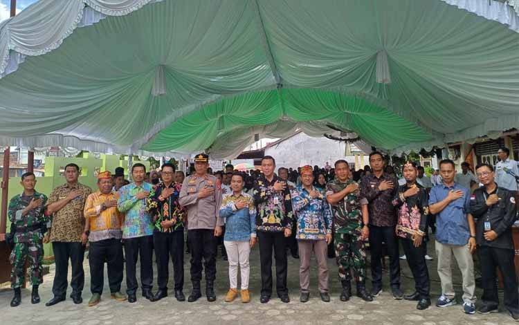 Pelantikan KPPS di Kelurahan Mentawa Baru Hilir, Kamis, 25 Januari 2024. (FOTO: DEWIP)