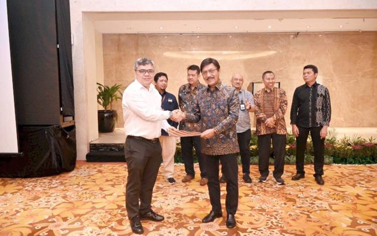 BPDPKS Serahkan Perjanjian Kerja Sama Pendanaan Mandatory Biodiesel 2024
