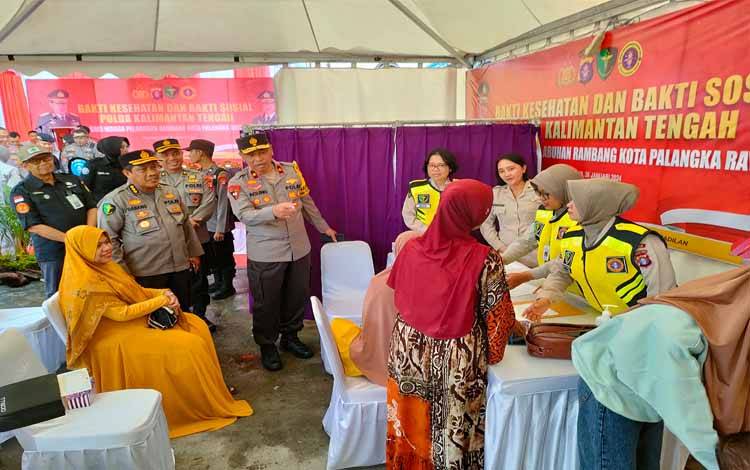 Polda Kalteng Berikan Bantuan dan Layanan Kesehatan Gratis di Pelabuhan Rambang