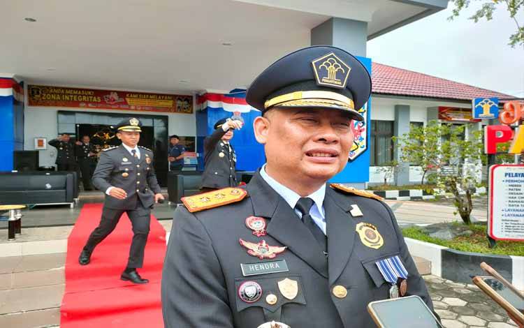 Hari Bakti Imigrasi ke-74, Kakanwil Kemenkumham Kalteng Ajak Petugas Imigrasi Berinovasi