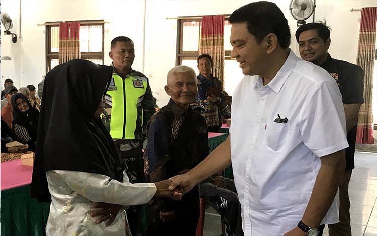 Pj Bupati Kobar Imbau Warga agar Nasi Berkat Selamatan Diganti Bahan Mentah