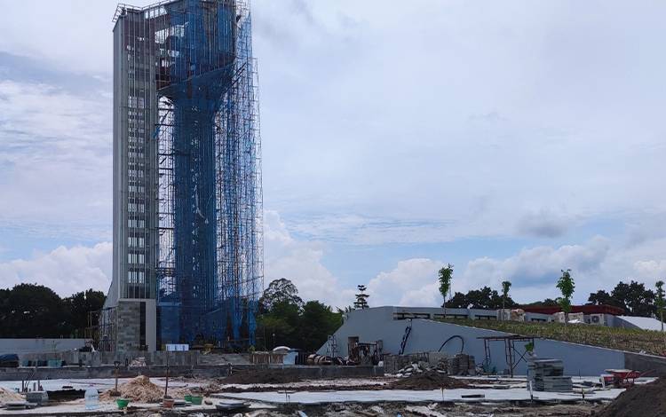 Progress pembangunan bundaran besar Palangka Raya. Gubernur Kalimantan Tengah (Kalteng), Sugianto Sabran meminta optimalisasi peran perusahaan daerah untuk menaikan PAD. (FOTO: HERMAWAN)