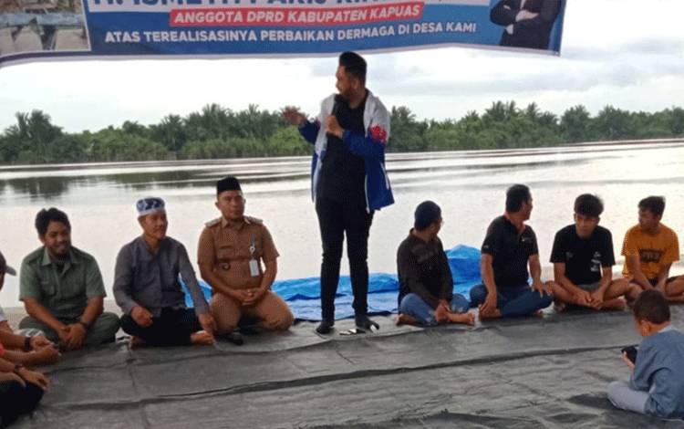 Anggota DPRD Kapuas Ini Hadiri Syukuran Dermaga Umum di Desa Pulau Telo