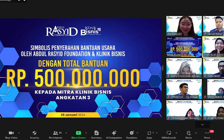 Monica Putri Rasyid Serahkan Rp500 Juta Bantu Mitra Klinik Bisnis Angkatan ke-3