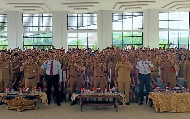 Pj Bupati Kapuas Dorong Pemerintah Kecamatan Lakukan Pembinaan Pelaksanaan Pemdes