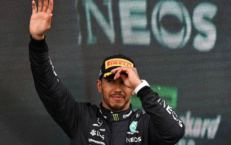Lewis Hamilton Dipastikan Pindah ke Scuderia Ferrari di Musim 2025