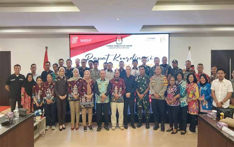 KPU Kapuas Rapat Koordinasi Pendistribusian Logistik Pemilu 2024