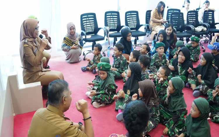Membangun Minat Baca Anak-Anak dari Rumah, Orang Tua Berperan Aktif