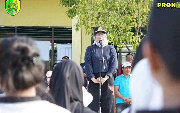 Pj Wali Kota Palangka Raya Ajak Pelajar Jaga Kebersihan Sekolah