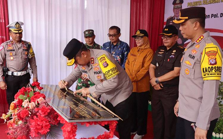 Kapolda Kalteng Ingin TMC Polresta Palangka Raya Jadi Contoh Satuan Lalu Lintas Lain