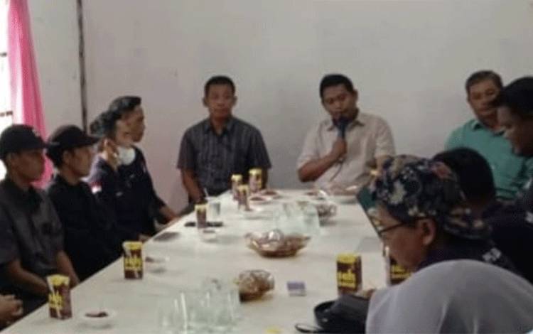 Camat Kapuas Kuala Pimpin Rakor Persiapan Distribusi Logistik Pemilu 2024