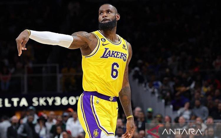 Megabintang Los Angeles Lakers LeBron James . (ANTARA/AFP/GETTY IMAGES/Kevin C. Cox)