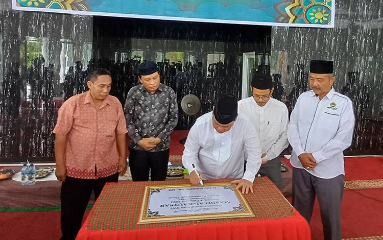 Bupati Kotim Resmikan Masjid Al Kautsar di Jalan Kaca Piring Barat