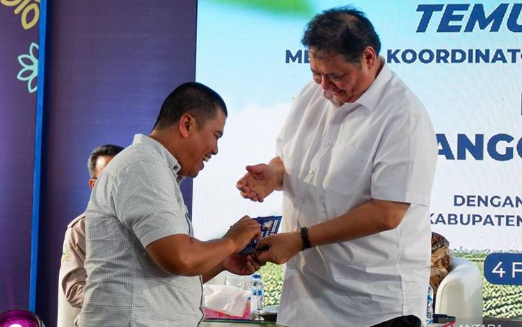 Airlangga Sebut Pemerintah Upayakan Jaga Harga Gabah Petani Tinggi