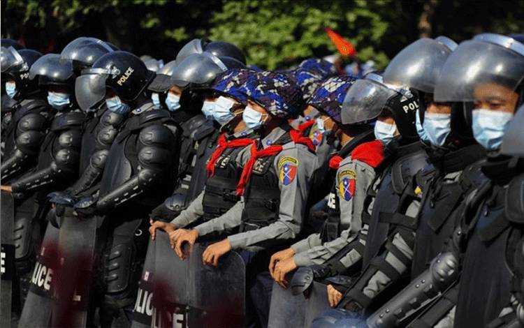 14 Polisi Perbatasan Myanmar Melarikan Diri ke Bangladesh