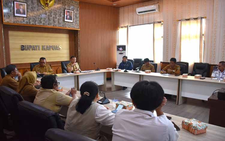 Sekda Kapuas Pimpin Rapat Tindak Lanjut Hasil Evaluasi Kinerja Pejabat Kepala Daerah Triwulan I