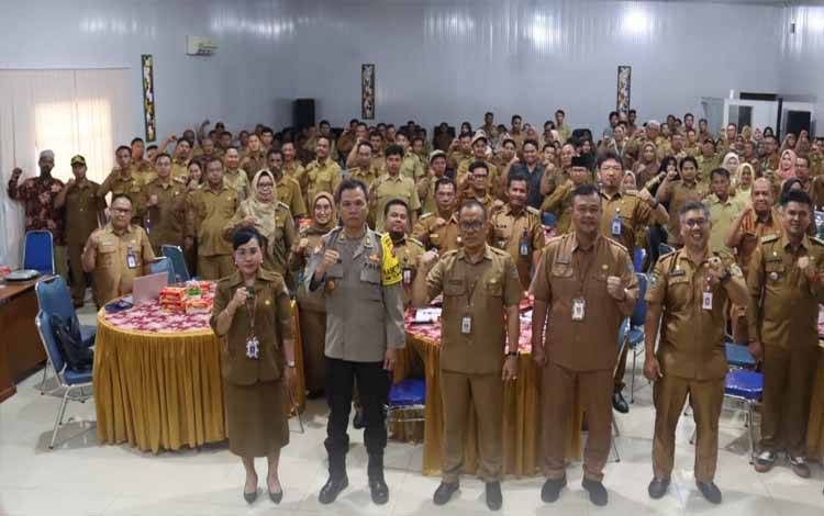 Pj Sekda Seruyan Buka Sosialisasi Percepatan Penerapan PERDES tentang APBDES